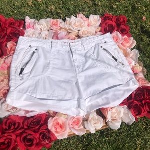 CUTE BONGO SHORT SHORTS WHITE